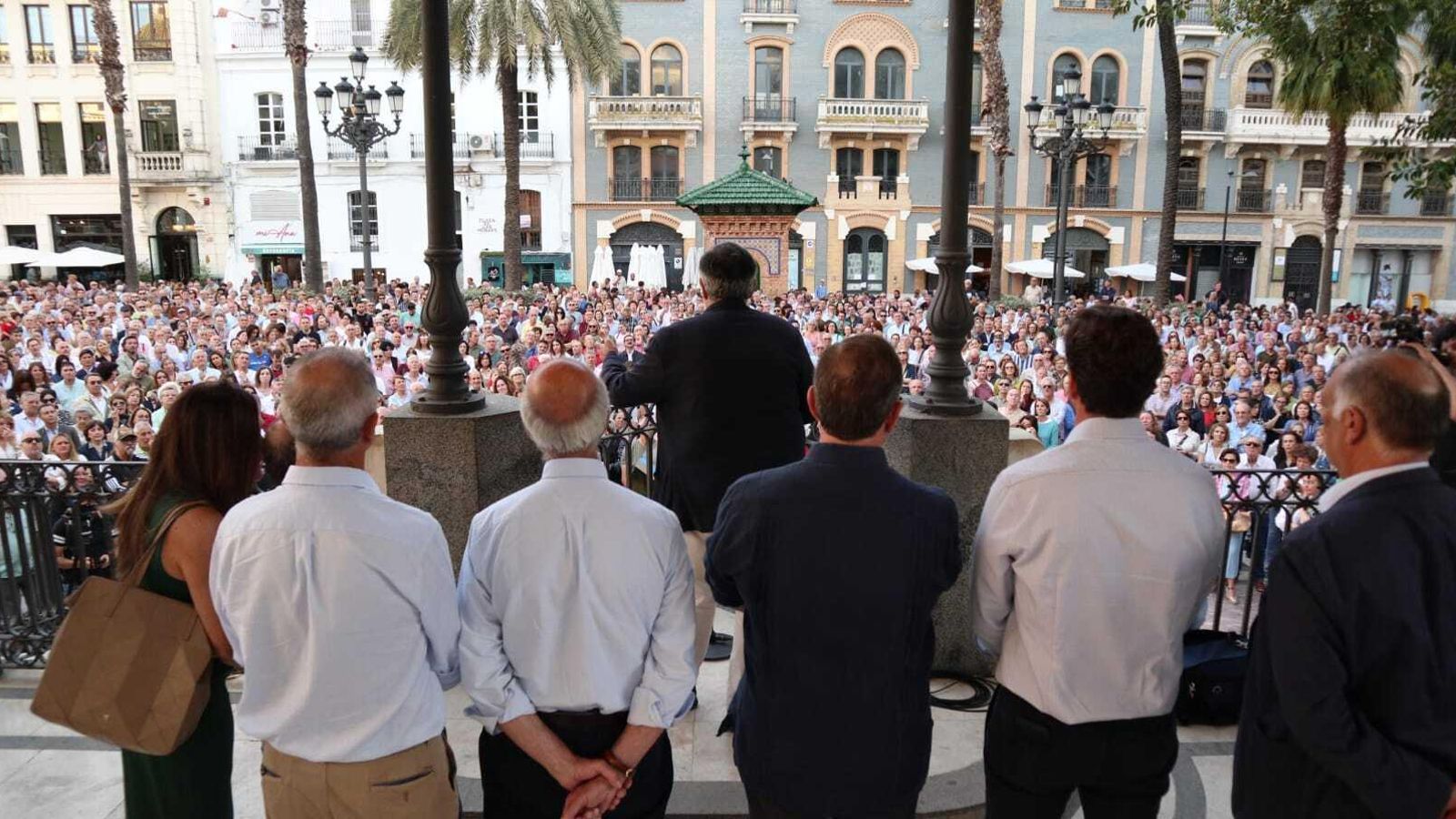 Momento de la lectura del manifiesto en la Plaza de Las Monjas.