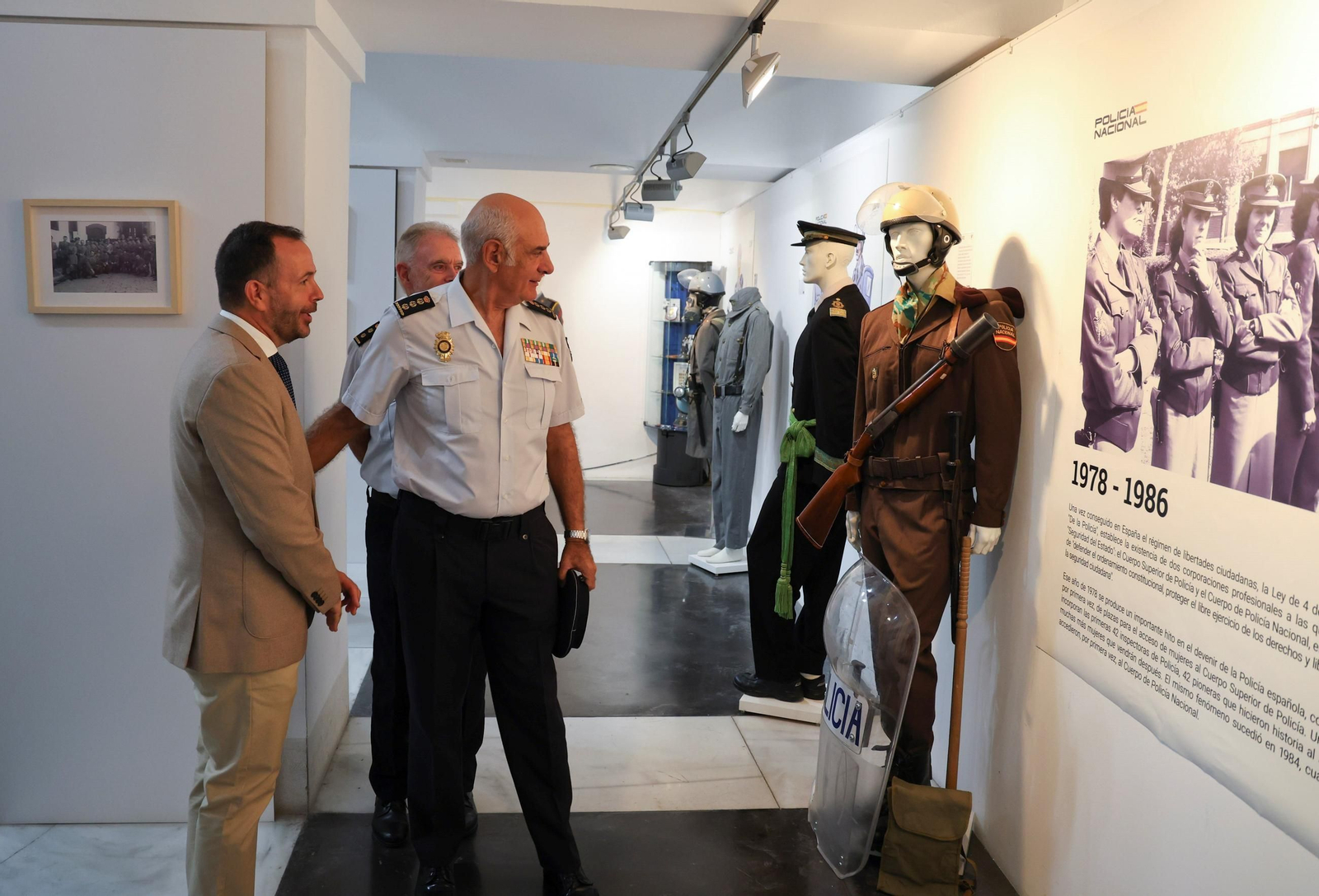 Una exposición recuerda los 200 años de historia de la Policía Nacional (fotos)