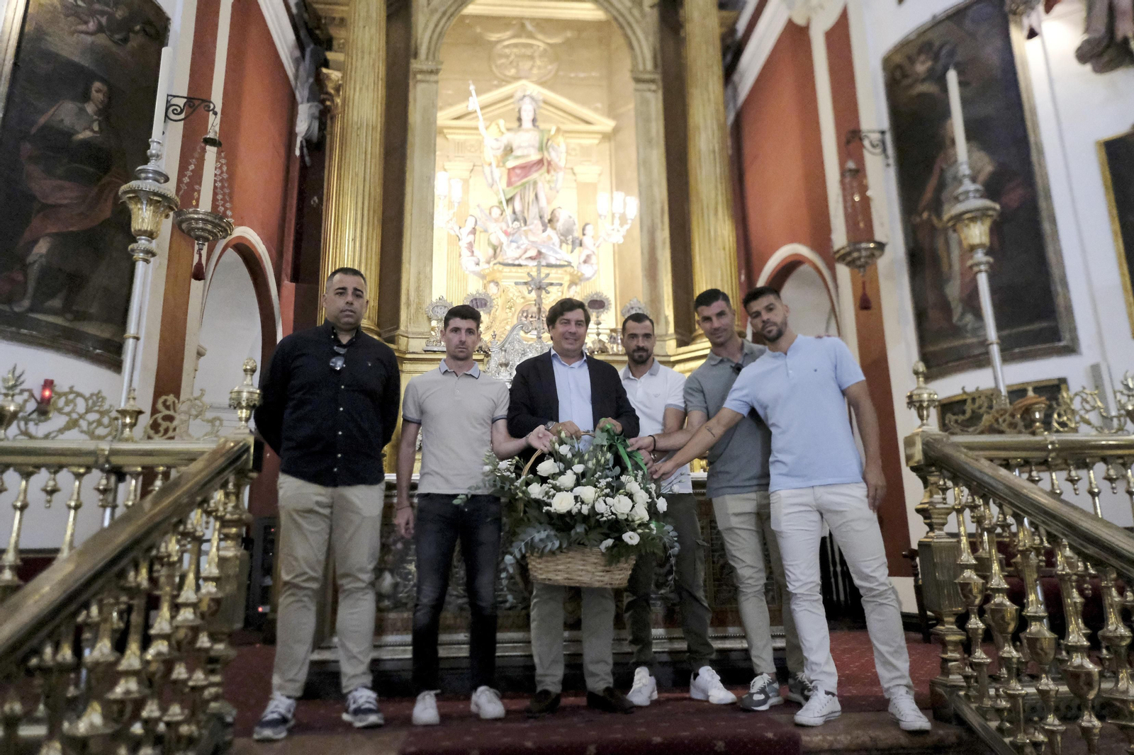 La ofrenda floral del Córdoba CF a San Rafael, en imágenes