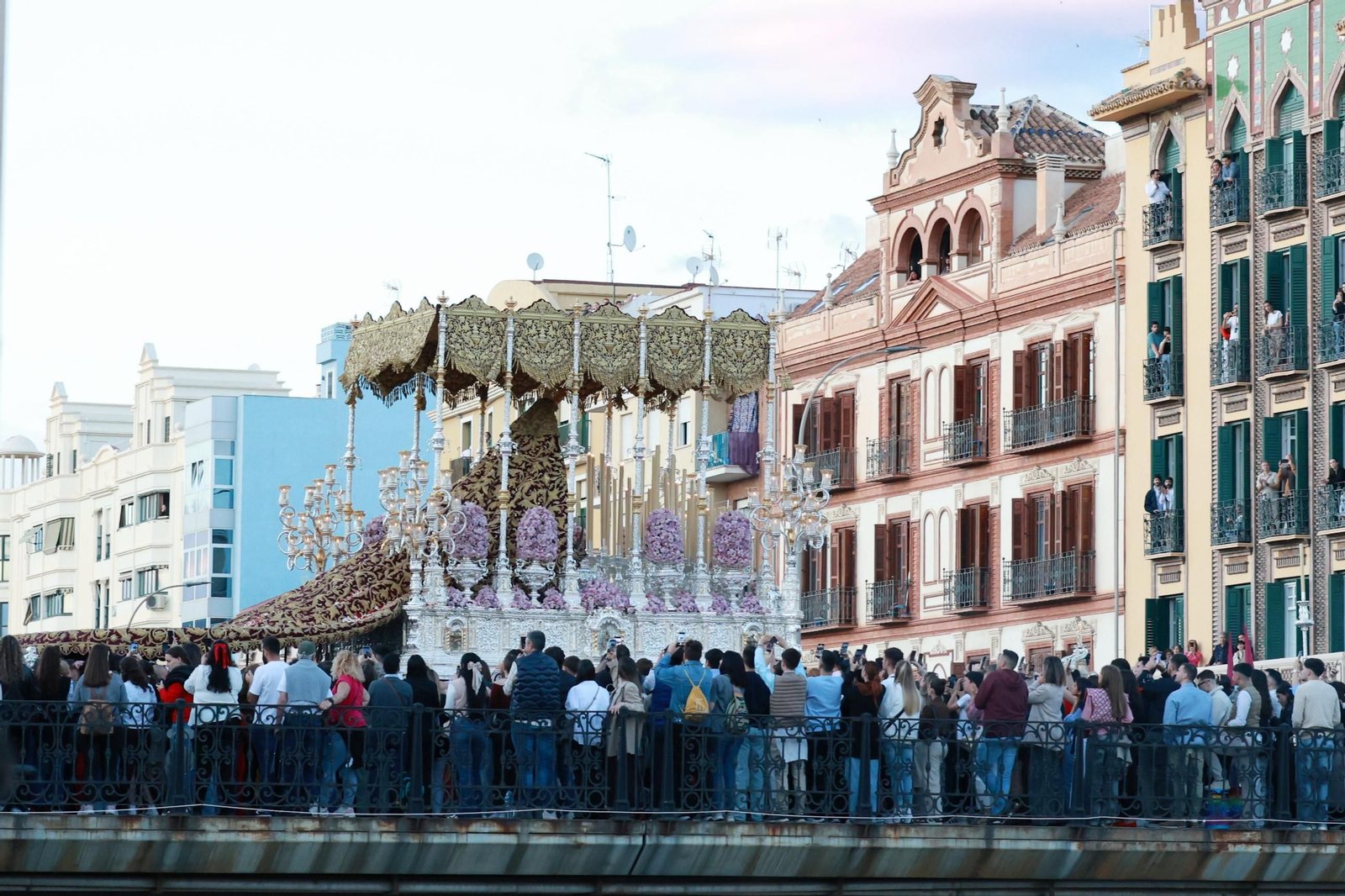 El Cautivo, en su procesión del Lunes Santo en Málaga, en fotos