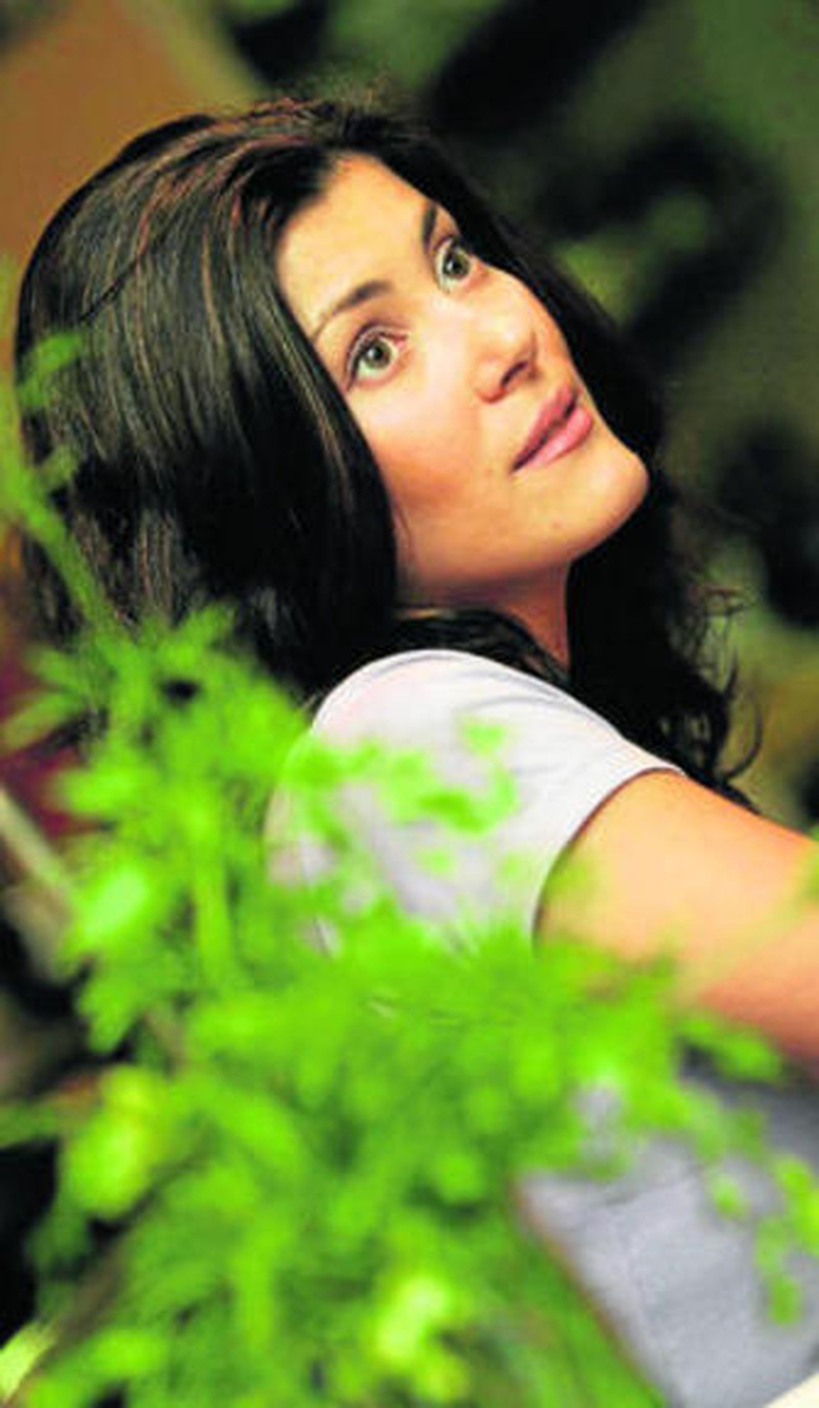 La rusa, en su trabajo de camarera.