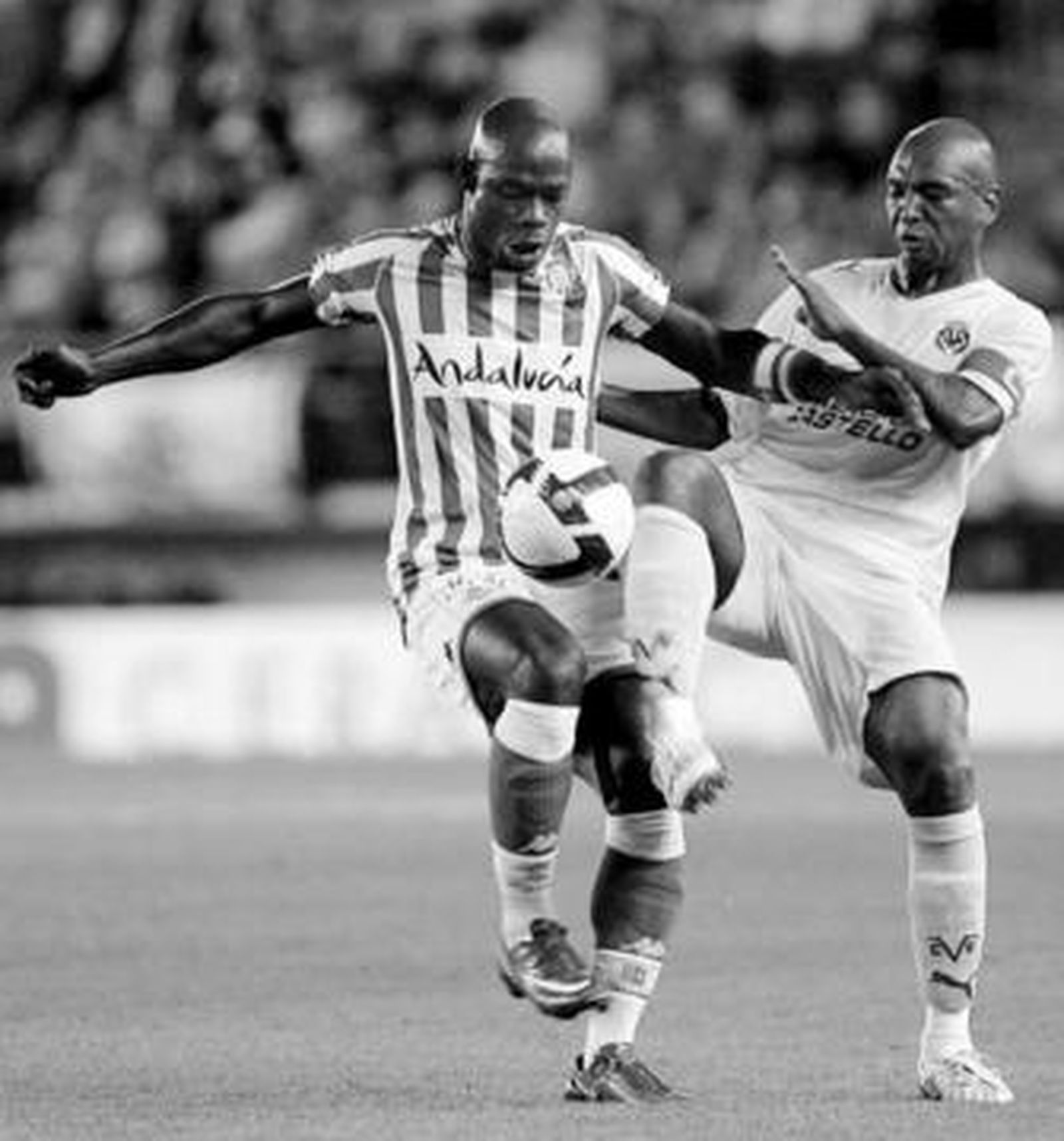 Celebración verdiblanca en torno a Damià, que adelantó al Betis.