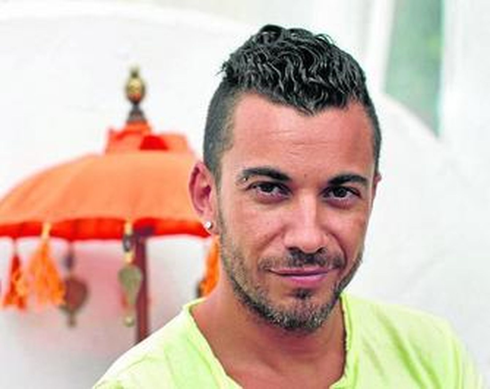 El cantante Sergio Contreras.