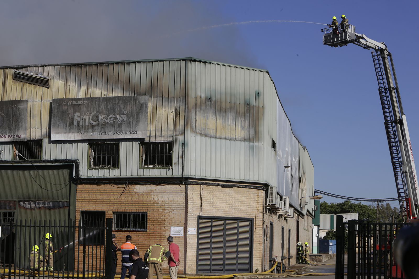 Incendio en el polígono de Fuente del Rey