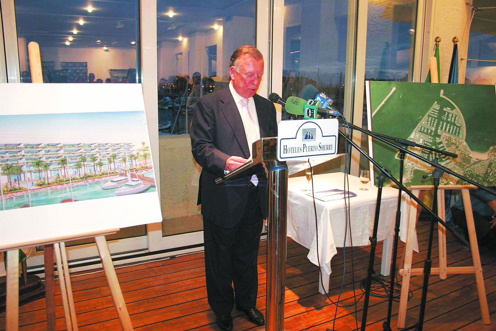Pedro Bores en la presentación de lo que iba a ser el segundo hotel de Puerto Sherry en 2008.