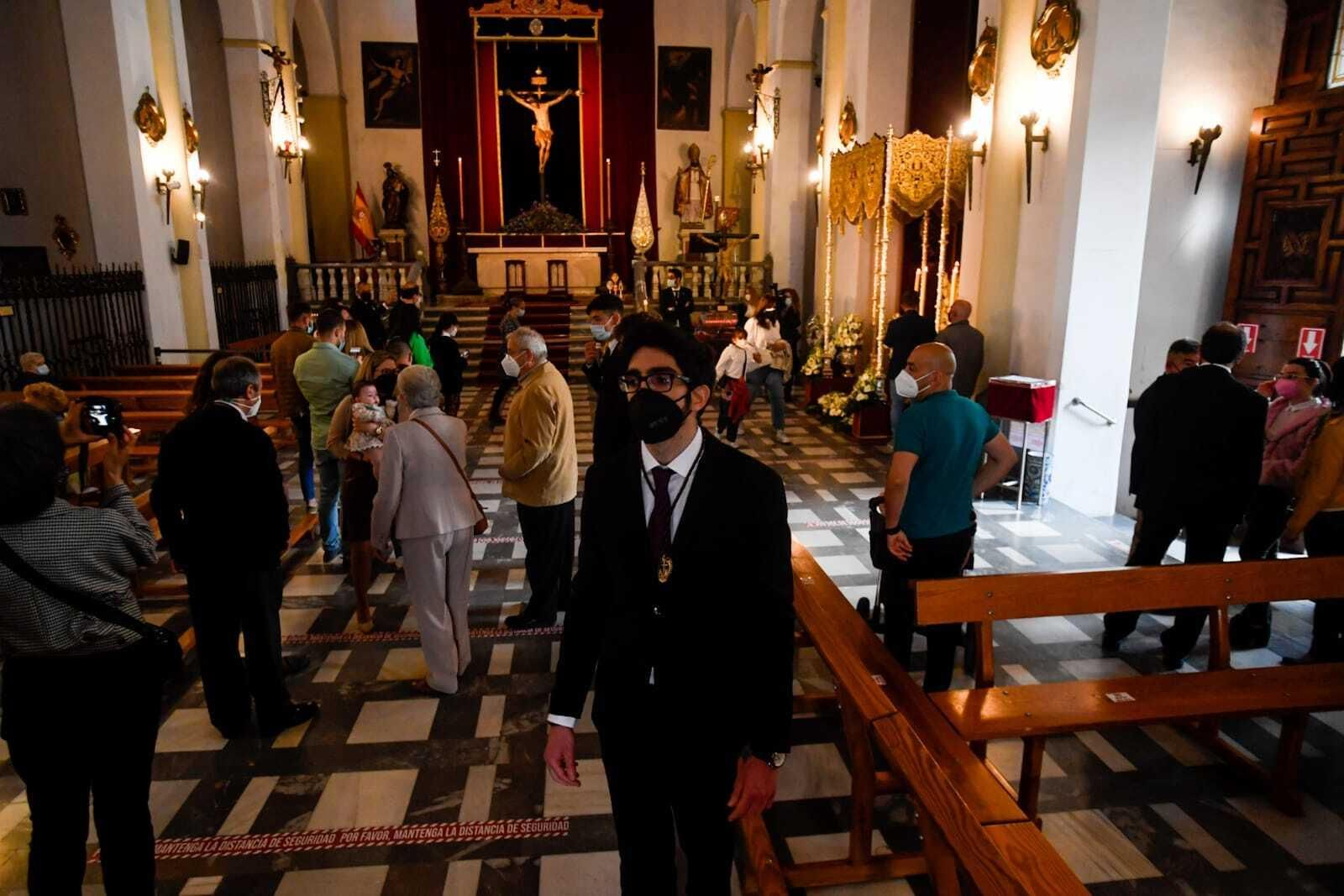 Veneración a los titulares de la hermandad de los Favores