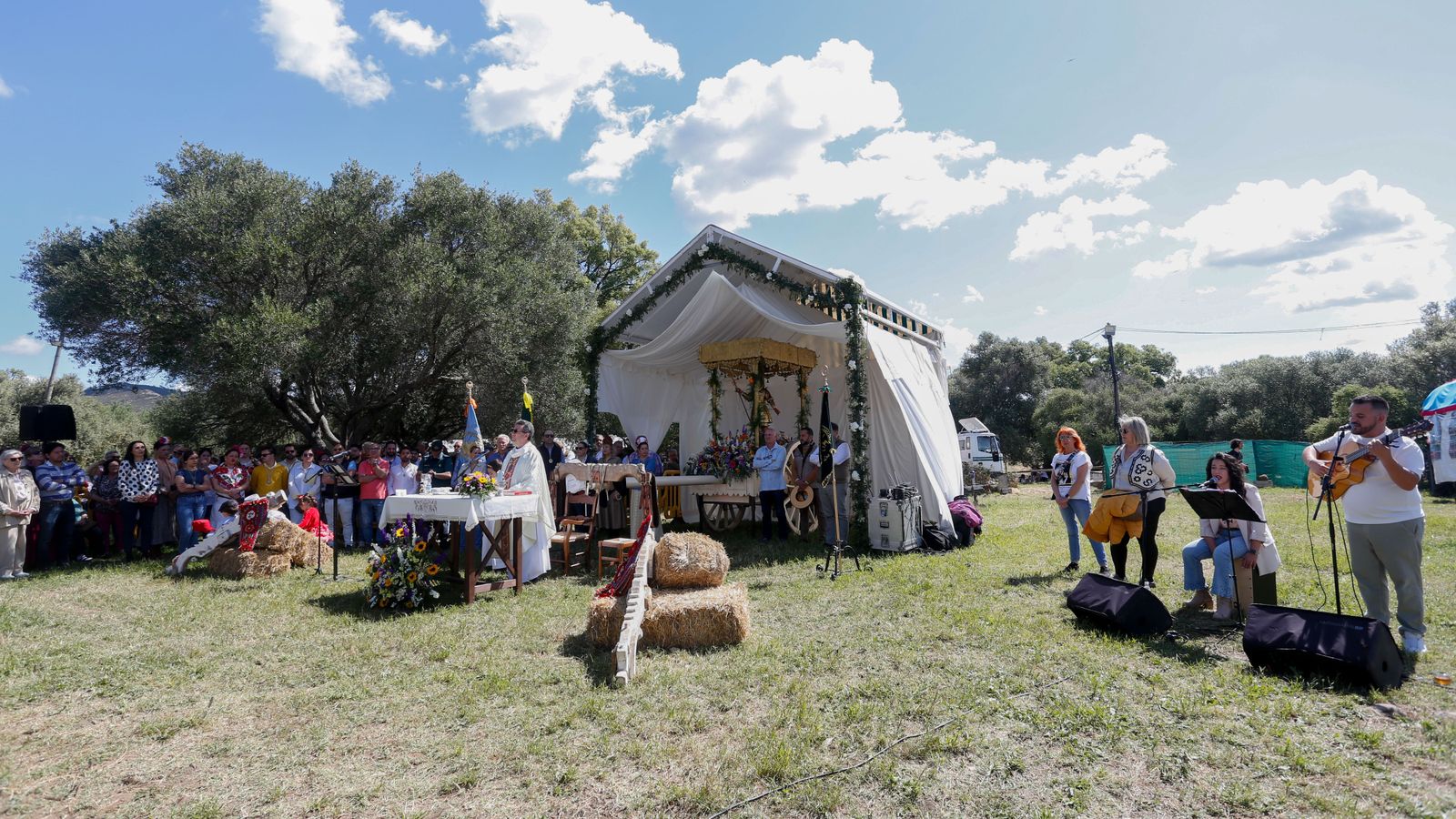 Búscate en las fotos del domingo en la romería de Los Barrios