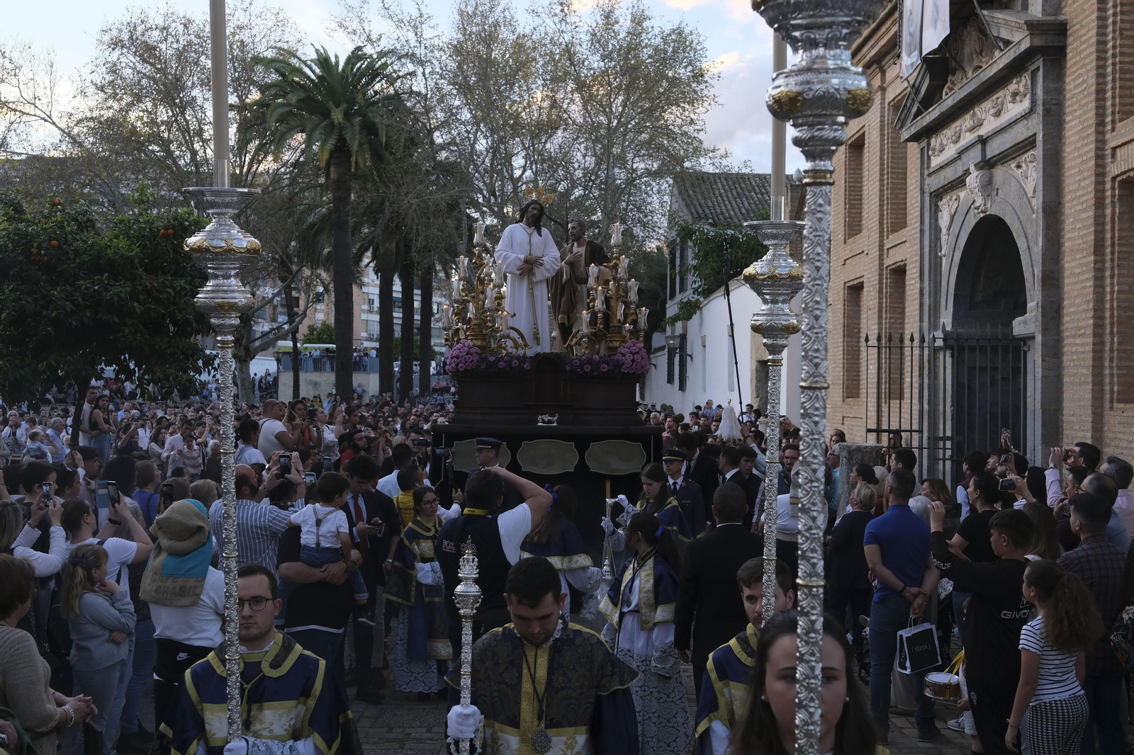 La procesión del Señor de la Bondad de Córdoba, en imágenes