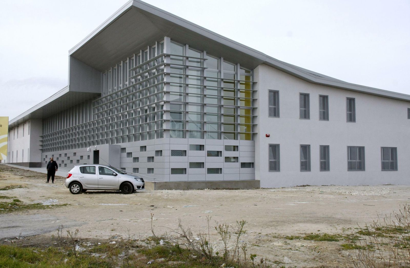 Imagen del exterior del centro de salud Ángel Salvatierra.