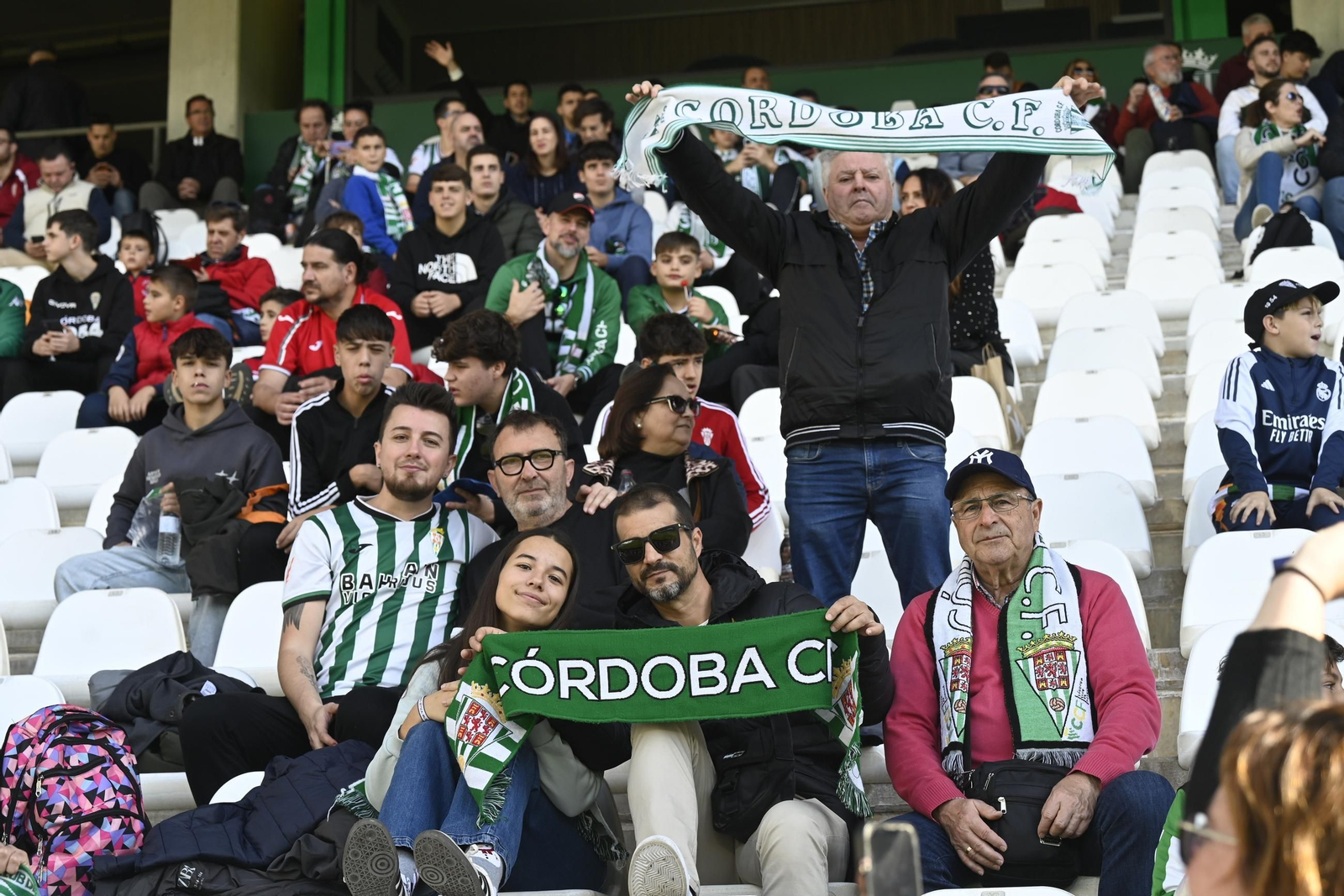 Las mejores fotos del ambiente en El Arcángel para el Córdoba CF - Eibar