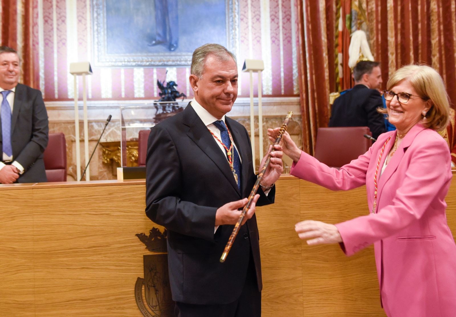 La investidura de José Luis Sanz como alcalde de Sevilla, en imágenes