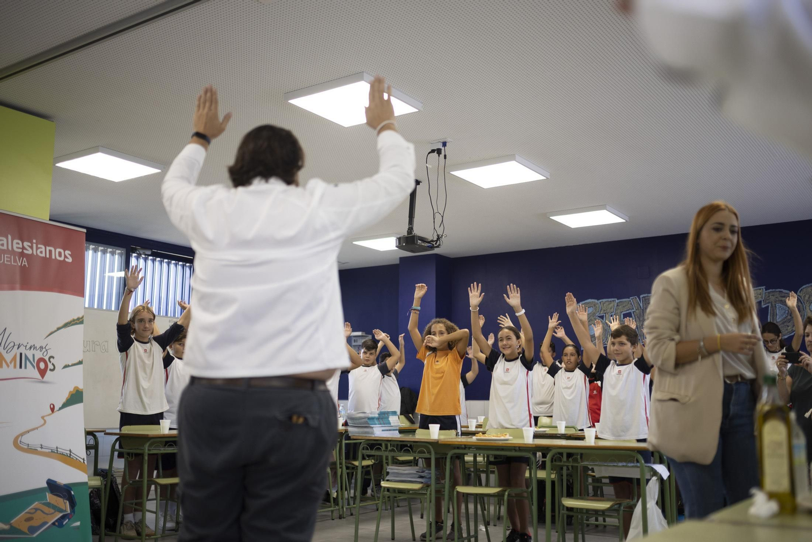Imágenes del desayuno en el colegio Salesianos en el marco del proyecto de la Fundación Prenauta por el chef  Xanty Elías