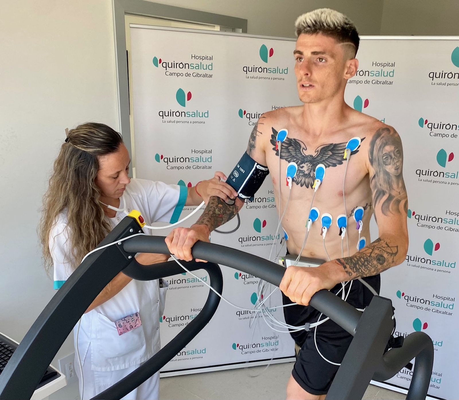 Eric Montes, futbolista del Algeciras, en Quirónsalud Campo de Gibraltar.