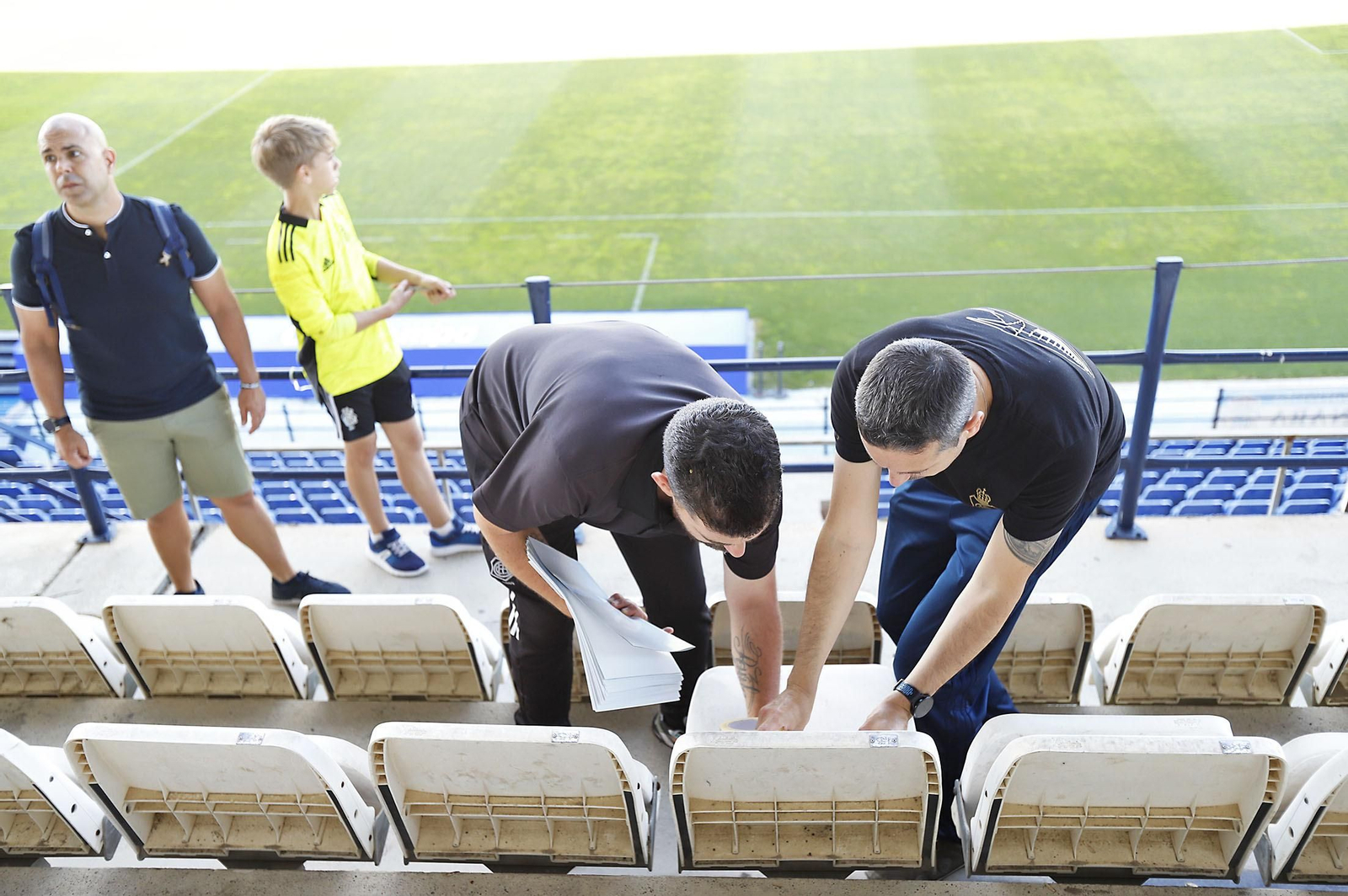Los aficionados preparan el mosaico del partido del ascenso Recreativo de Huelva-Cacereño