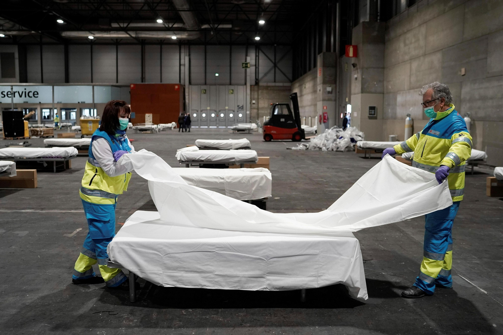 Habilitación de recinto ferial del Ifema como recinto hospitalario de emergencia este sábado en Madrid.
