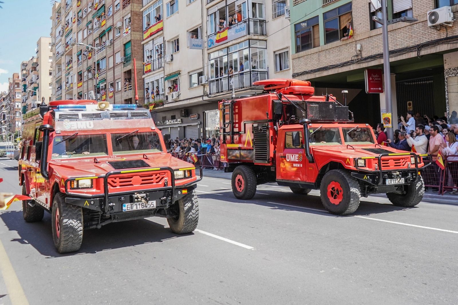 Ambiente en Granada durante el Día de las Fuerzas Armadas, en imágenes