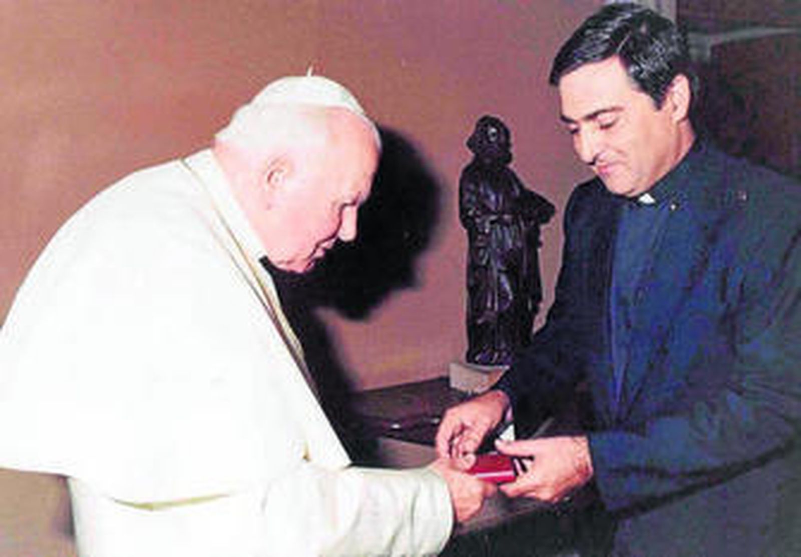 En la imagen, Mazuelos con Juan Pablo II.