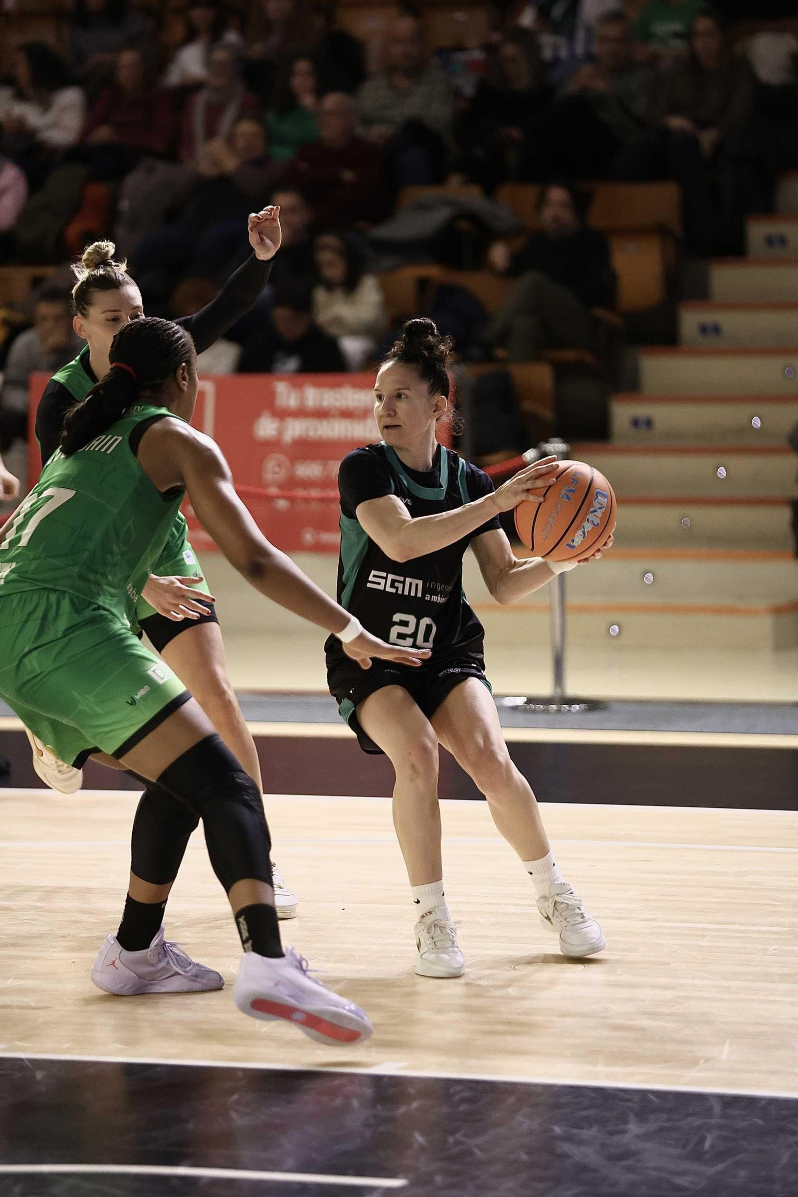 Araski-CAB Estepona: Festival del triples para ganar (71-91)