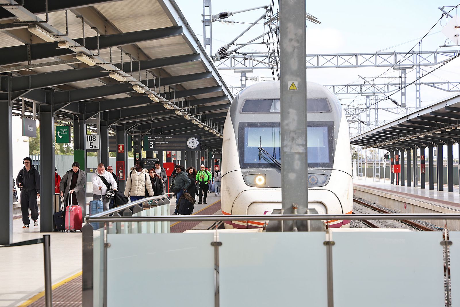 Llegada del primer tren a Huelva tras el accidente de Adamuz