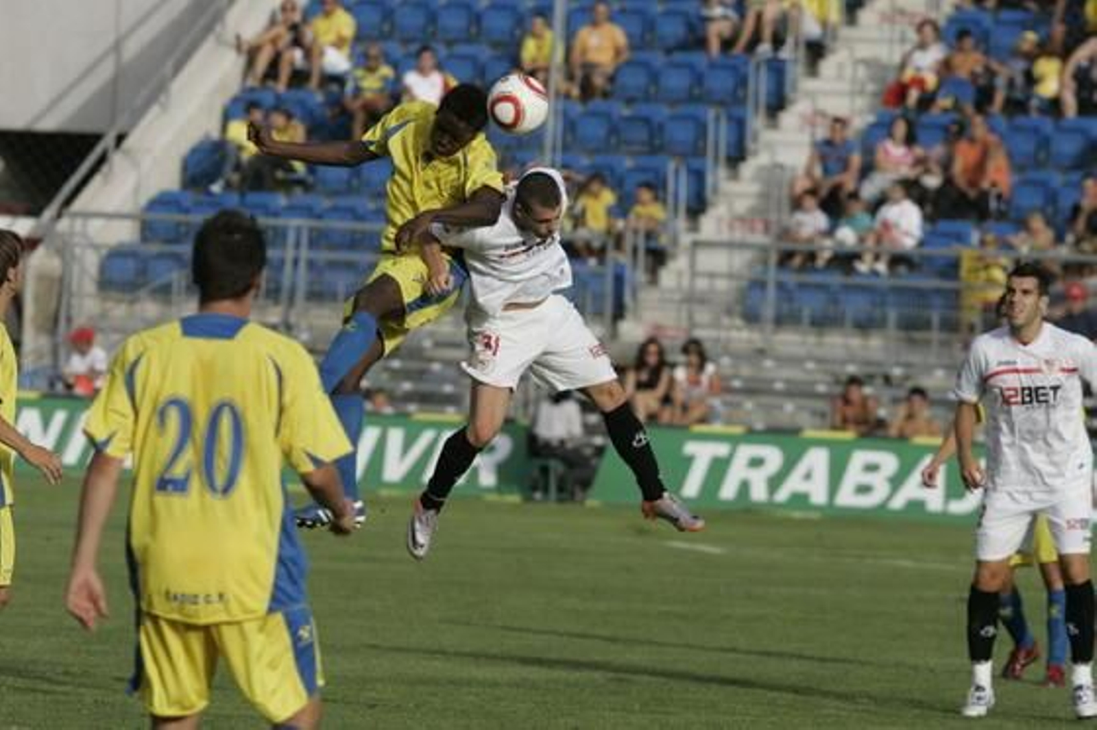 El Sevilla consiguió imponerse por tres goles a dos y cierra así la época de pruebas antes de enfrentarse al Barça.

Foto: Jesús Marín
