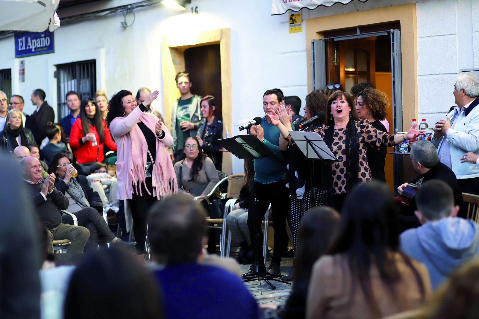 Zambomba celebrada en el bar El Molino