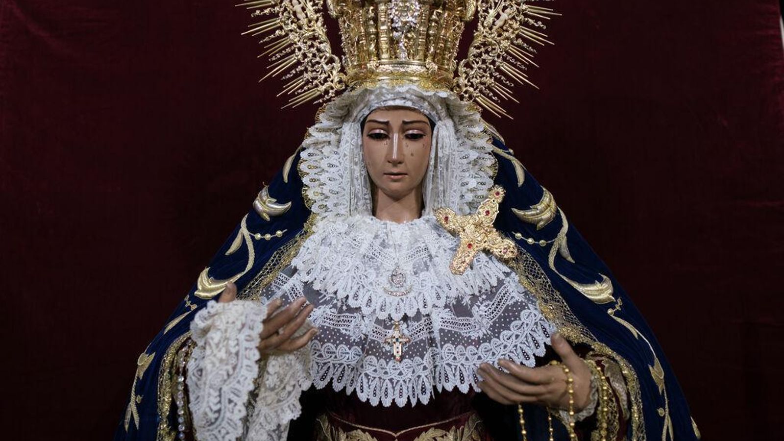 La Virgen de la Cabeza en besamanos