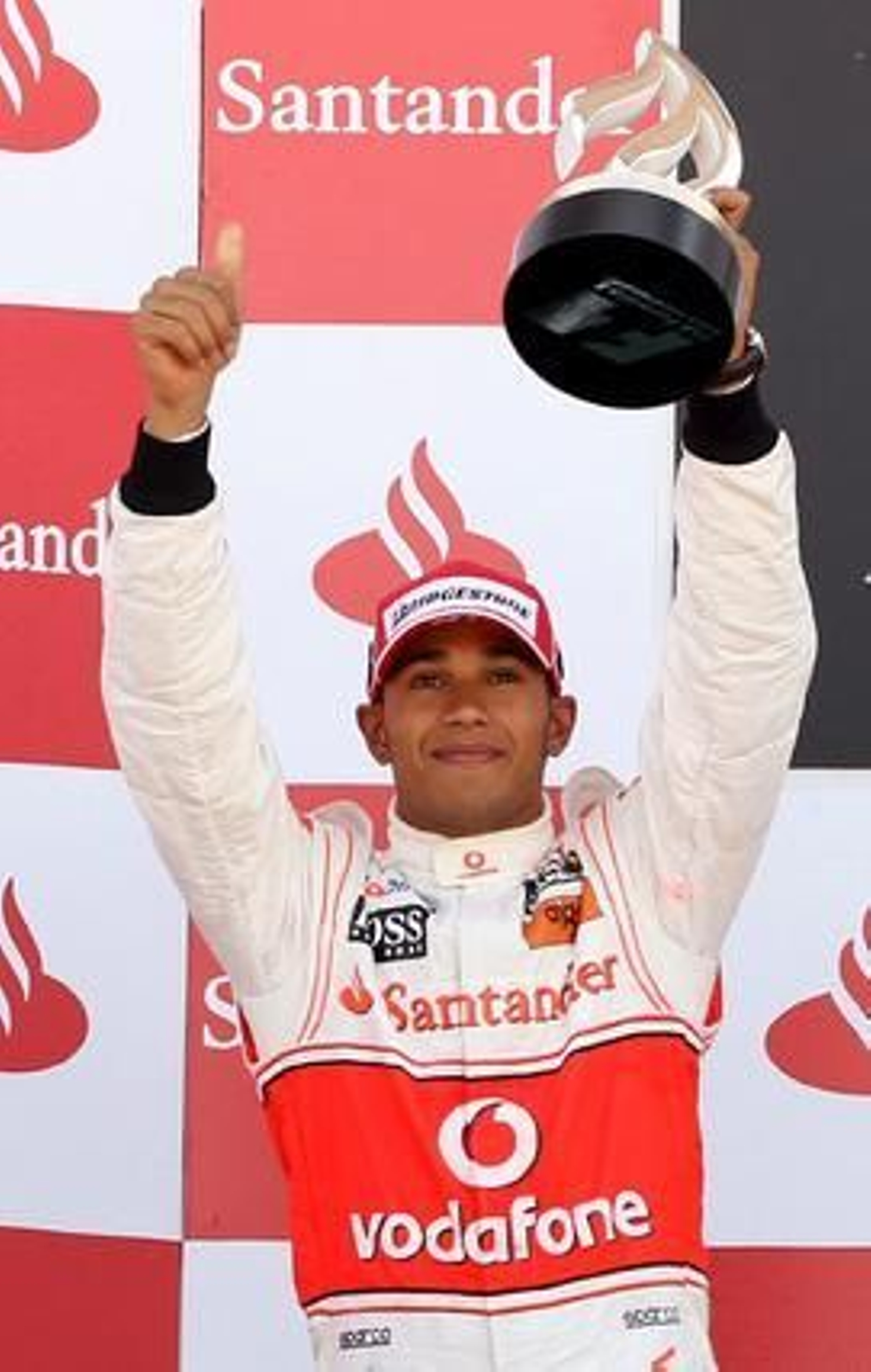 Lewis Hamilton consigue el segundo puesto.