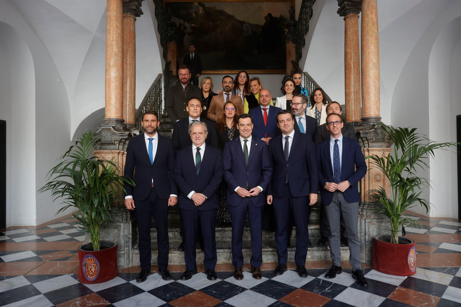 La visita de Juanma Moreno a la Diputación de Córdoba, en imágenes