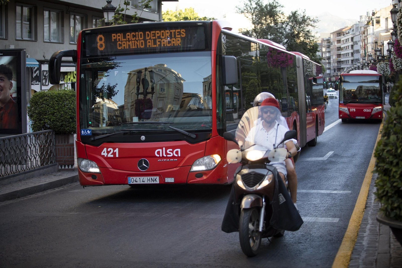 Granada aprueba el pago de 8 millones en facturas atrasadas de transporte porque quedarse sin presupuesto en 2021