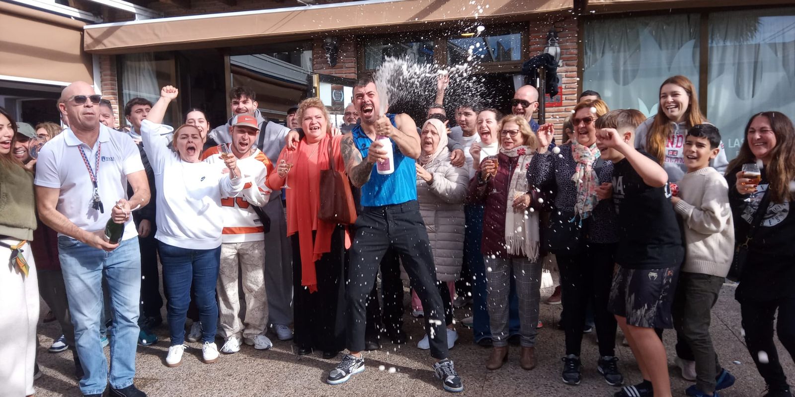 Así celebran el Gordo en La Bañeza a Marbella