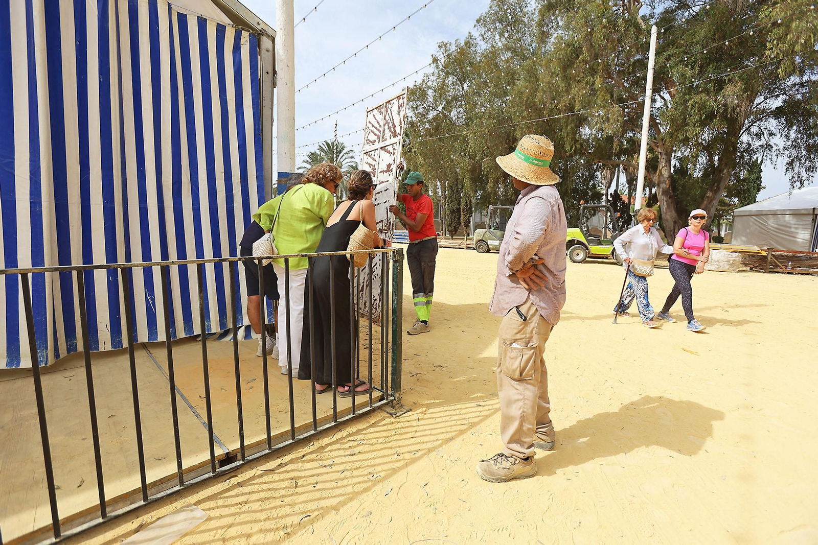 Imágenes de los preparativos en el recinto de la Feria del Caballo 2024