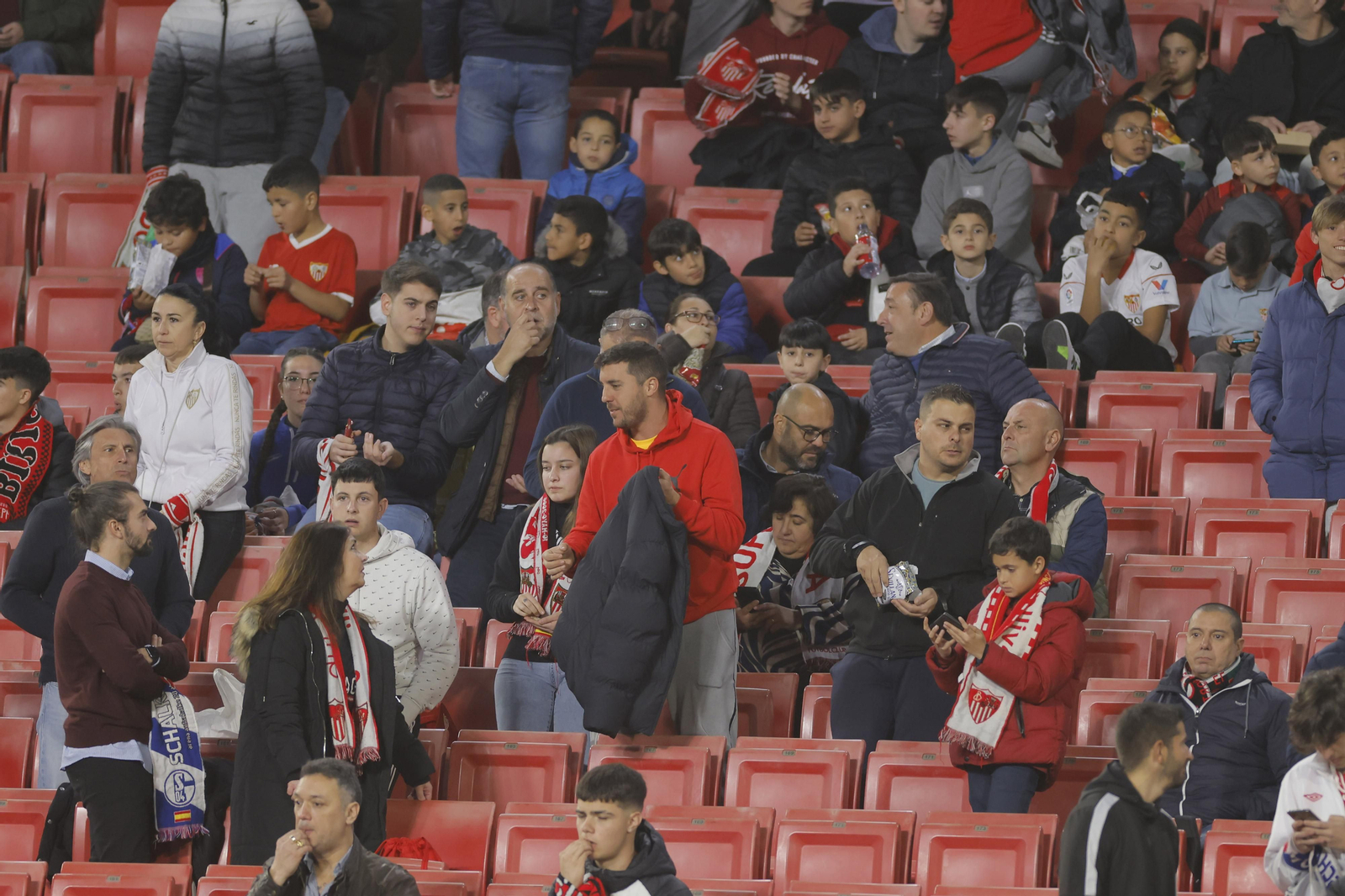 Búscate en las fotos del SEVILLA FC-PSV EINDHOVEN