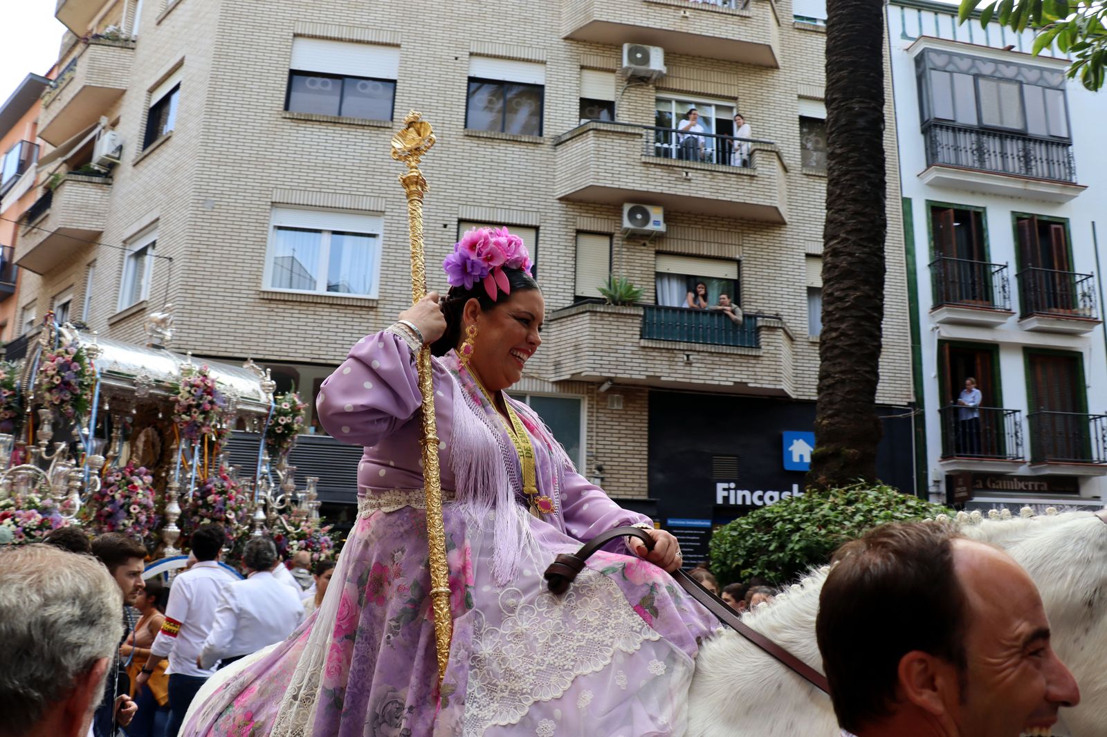 El Rocío 2023: Imágenes de la Hermandad de Emigrantes en su salida de Huelva