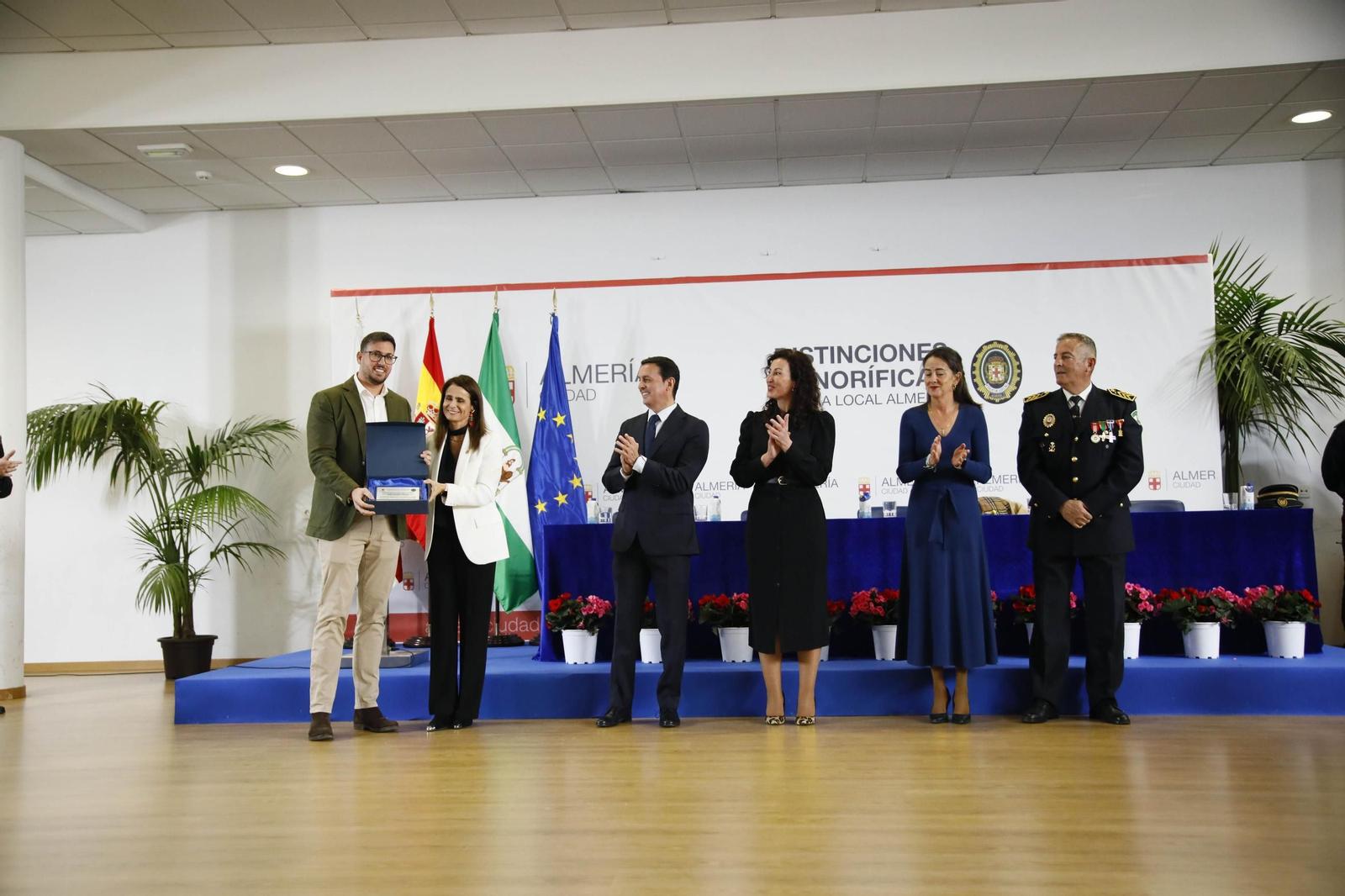 Las imágenes del acto institucional de la Policía Local de Almería con motivo de la festividad de su patrón, San Esteban