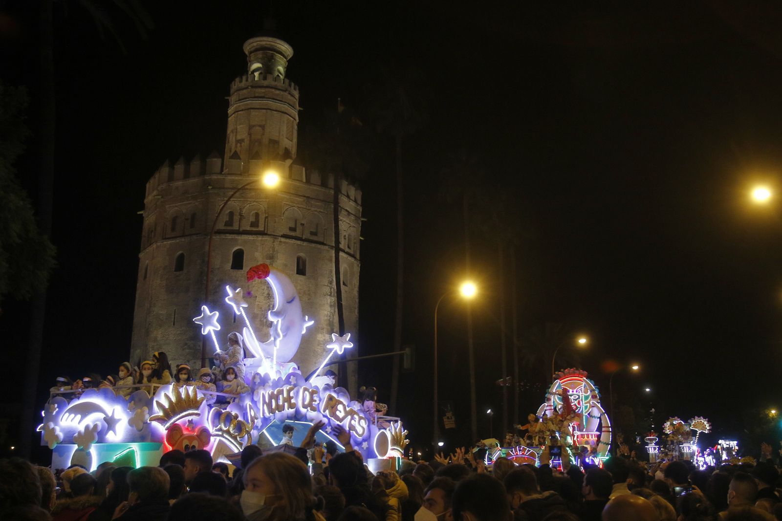 Imágenes de la cabalgata por el Paseo de Colón