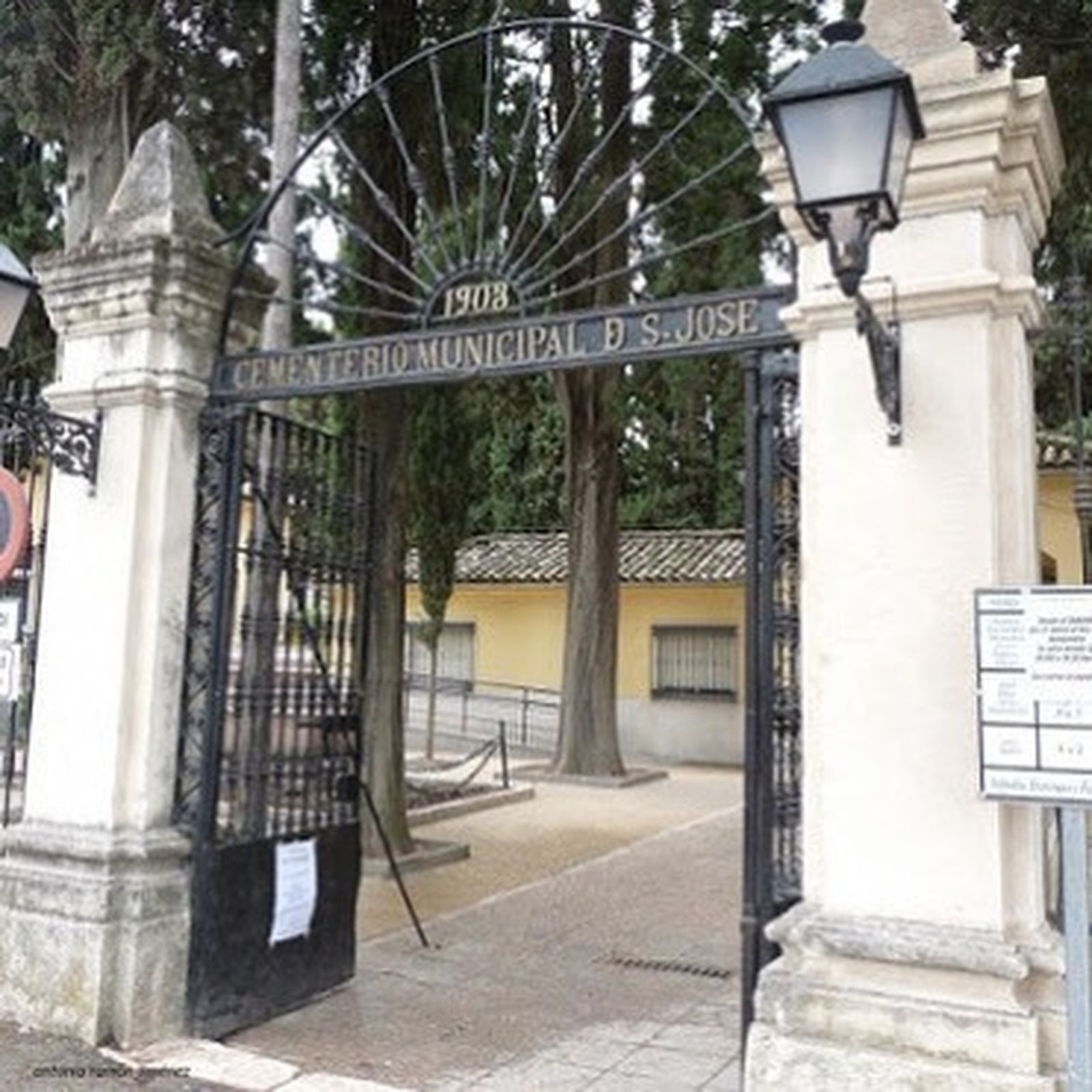 Cementerio municipal de San José de Cabra.