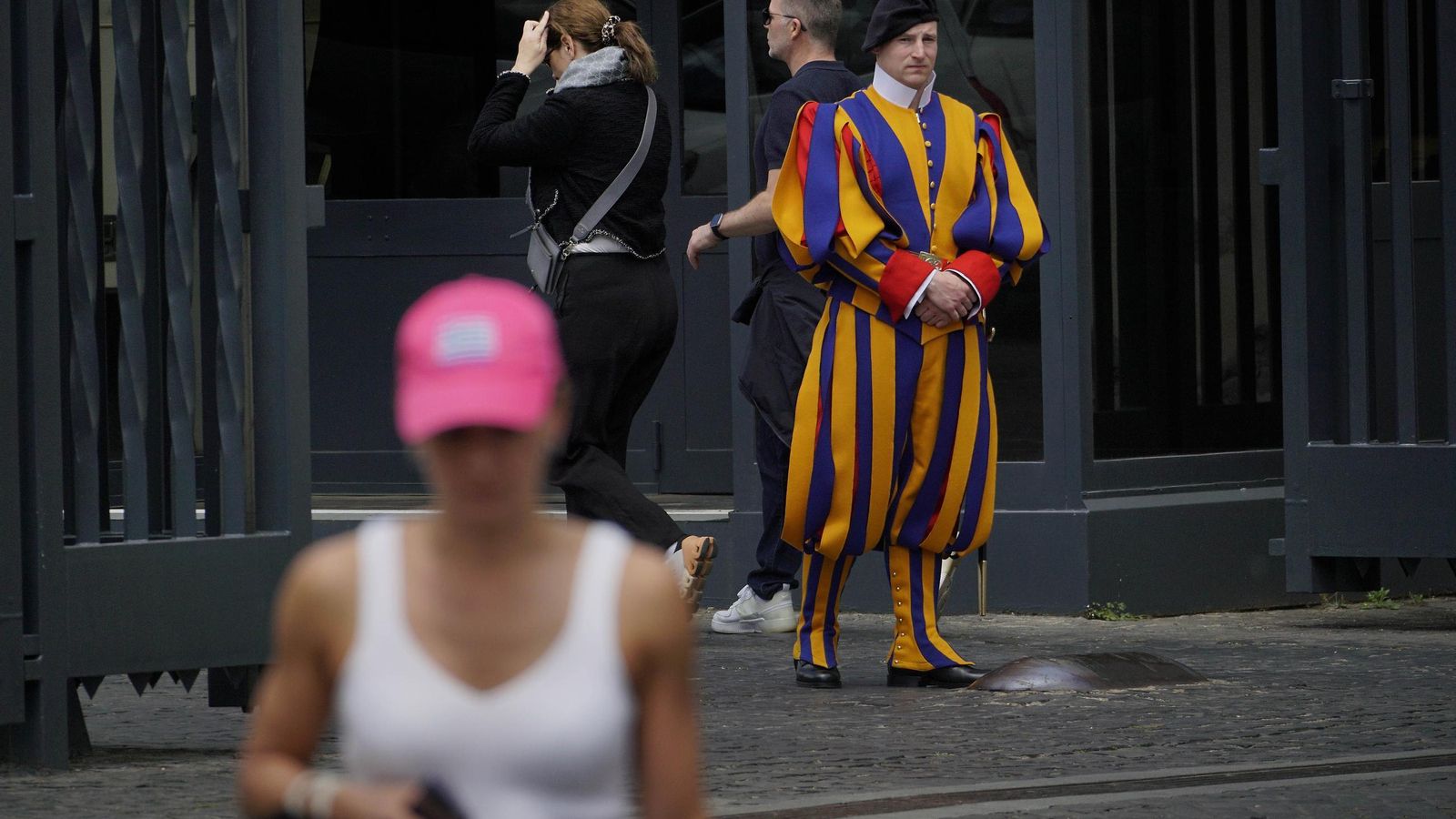 Las imágenes de las vísperas del cónclave en la Plaza de San Pedro del Vaticano