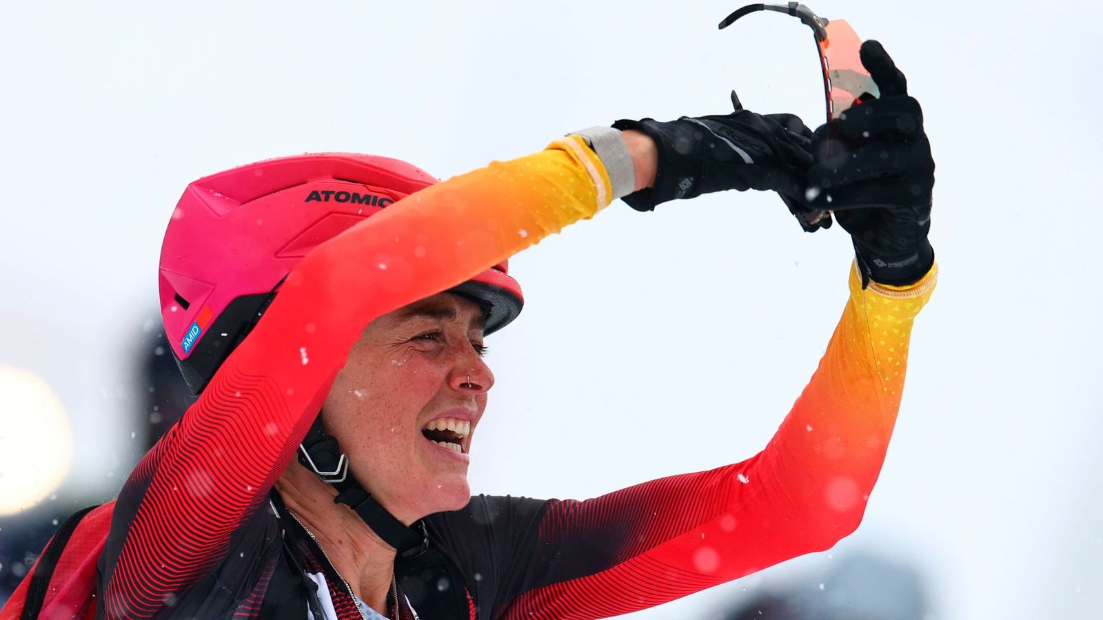 Ana Alonso celebra su medalla de bronce.