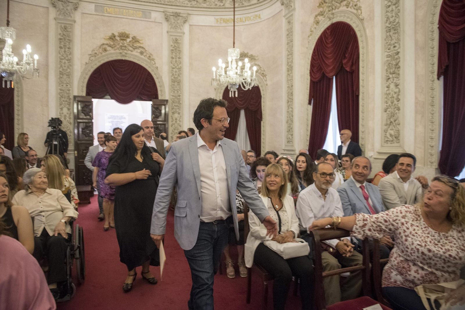 Imágenes de la investidura de José María González Kichi