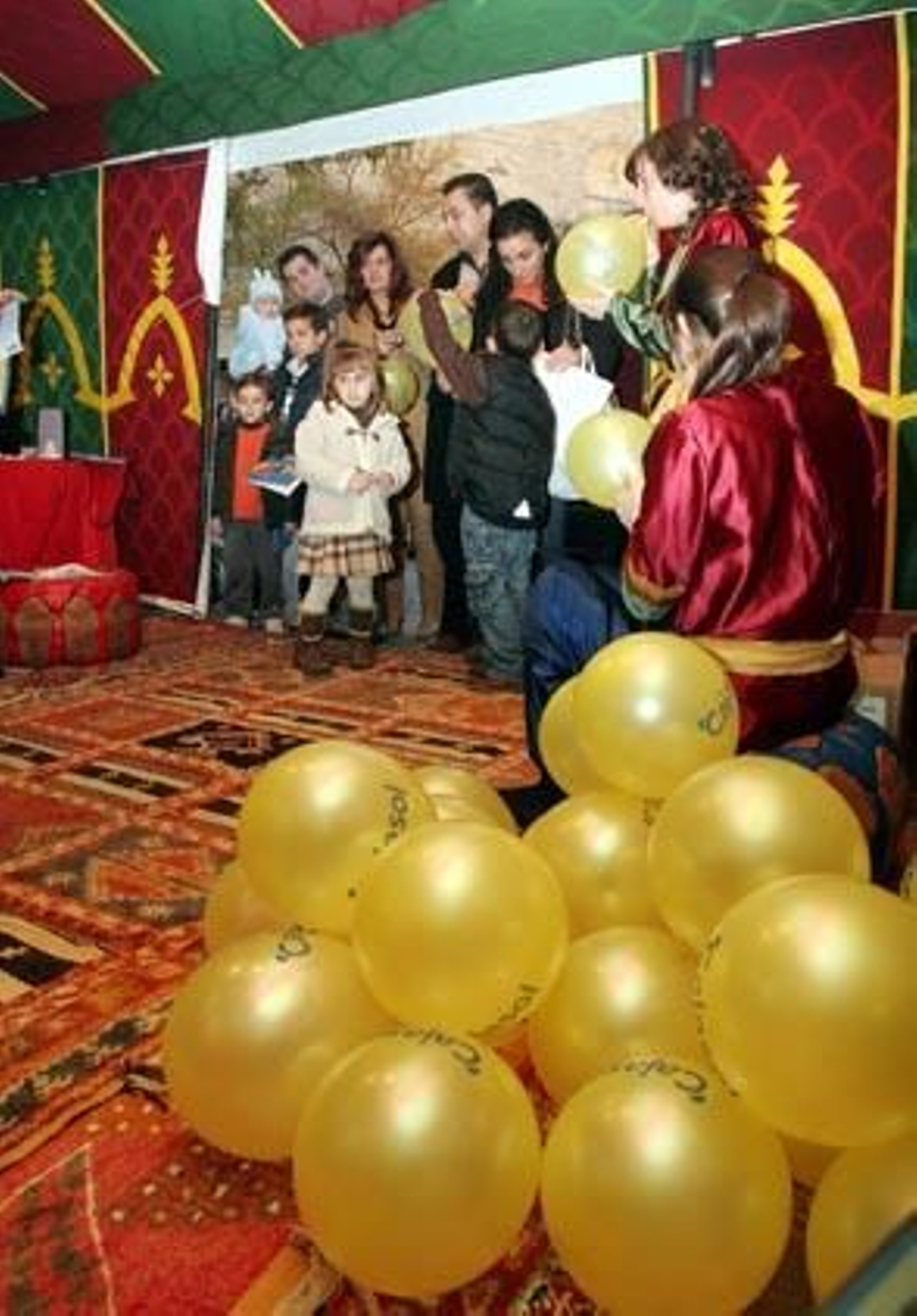 El Rey Gaspar trae cola en el centro