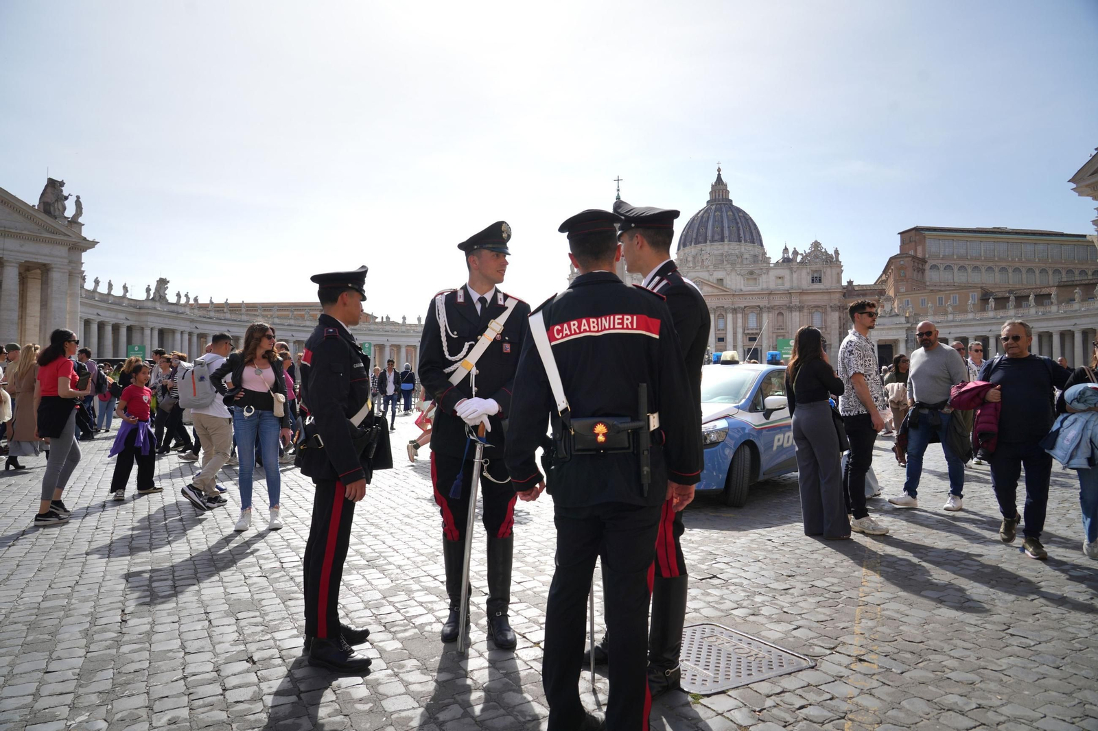 Fotos del ambiente en Roma tras la muerte del papa Francisco