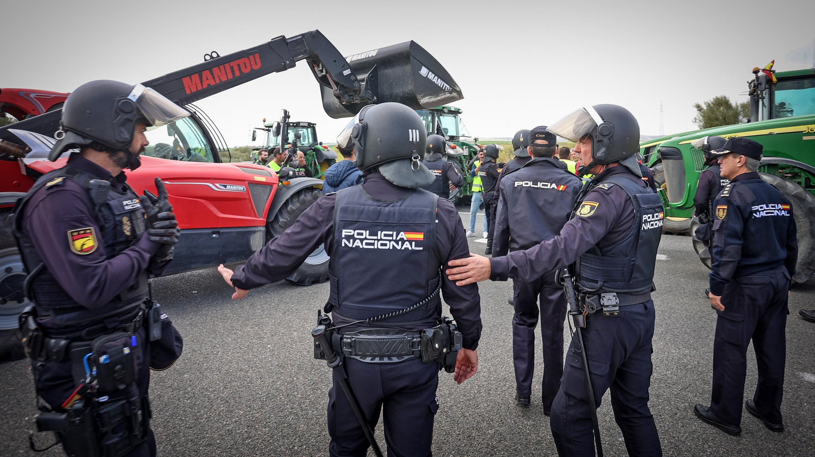 Mucha policía y pocos tractores