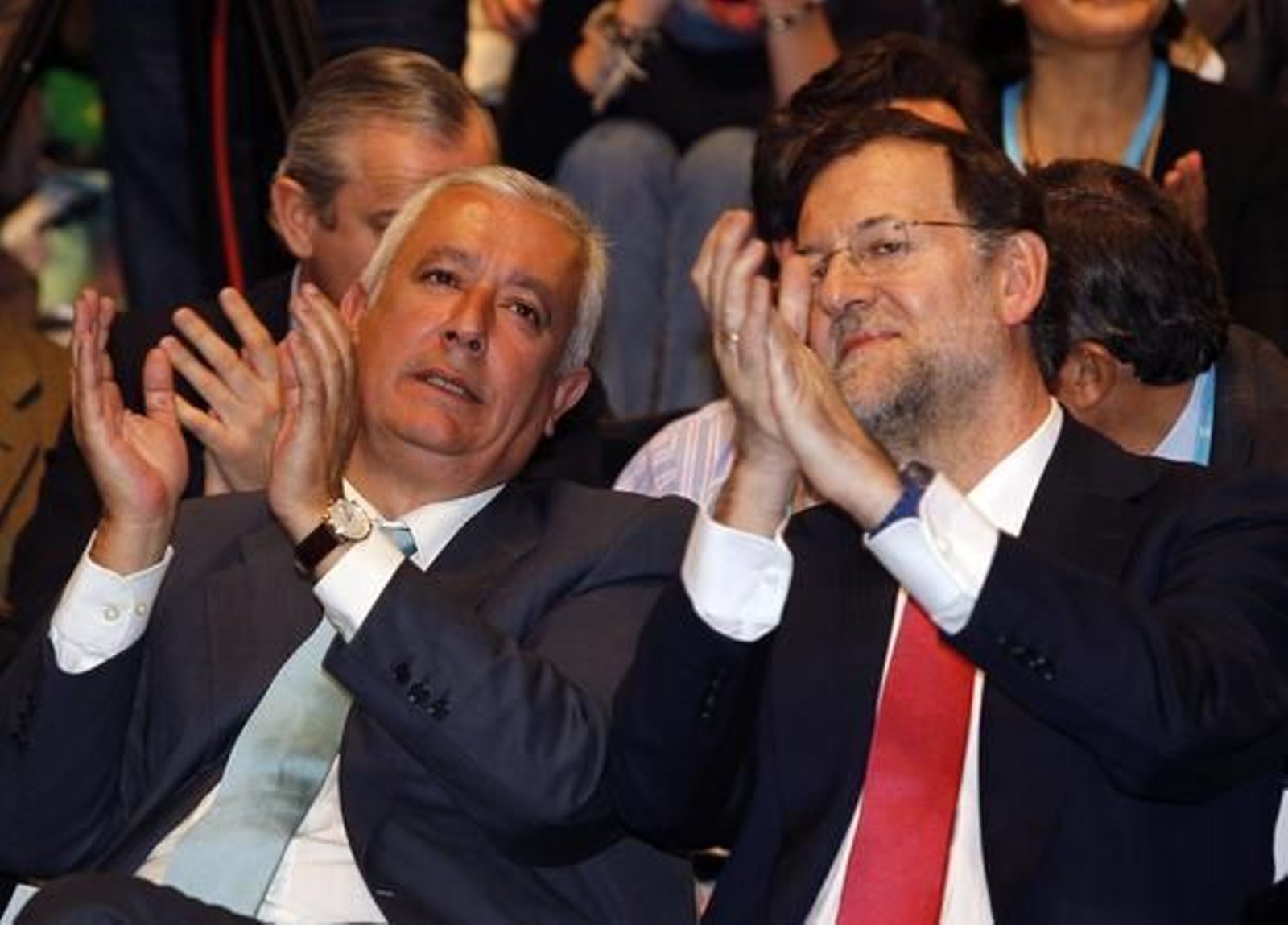 El número uno del PP, Mariano Rajoy, junto al presidente del PP en Andalucía, Javier Arenas.

Foto: Antonio Pizarro