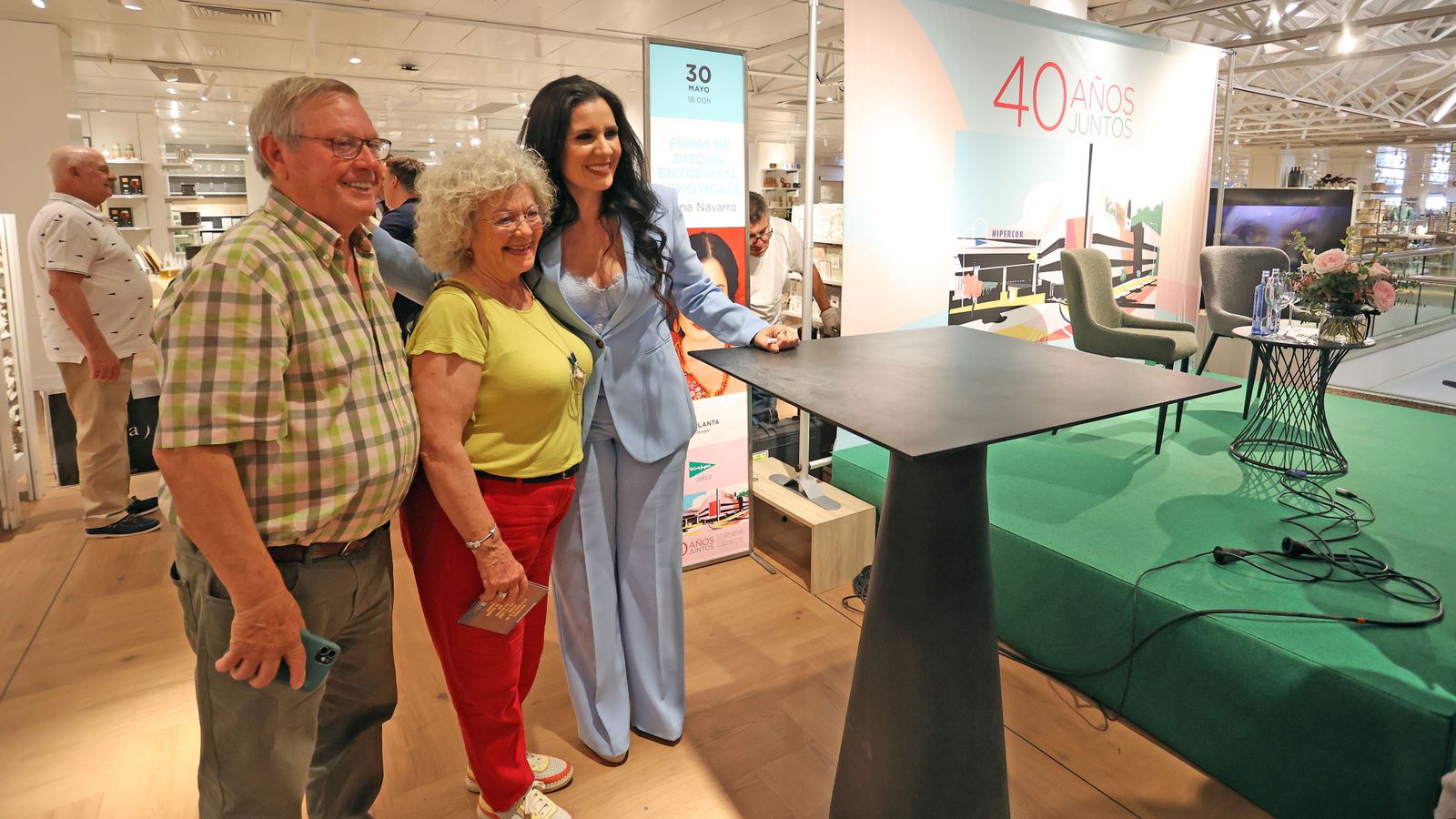Diana Navarro, en El Corte Inglés de Jerez por el 40 aniversario