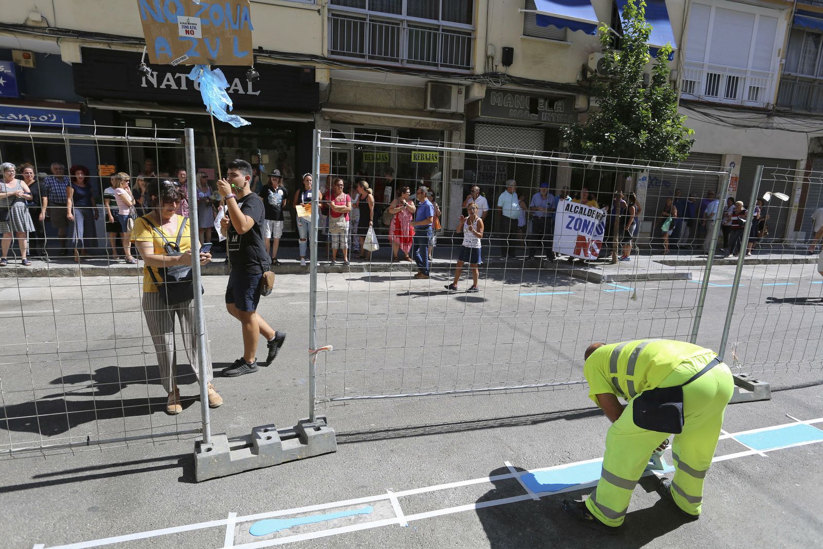 Protestas durante los trabajos para la zona azul en el entorno de La Unión