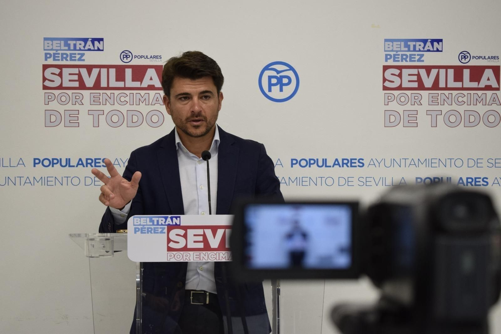 Beltrán Pérez durante la rueda de prensa ofrecida ayer.