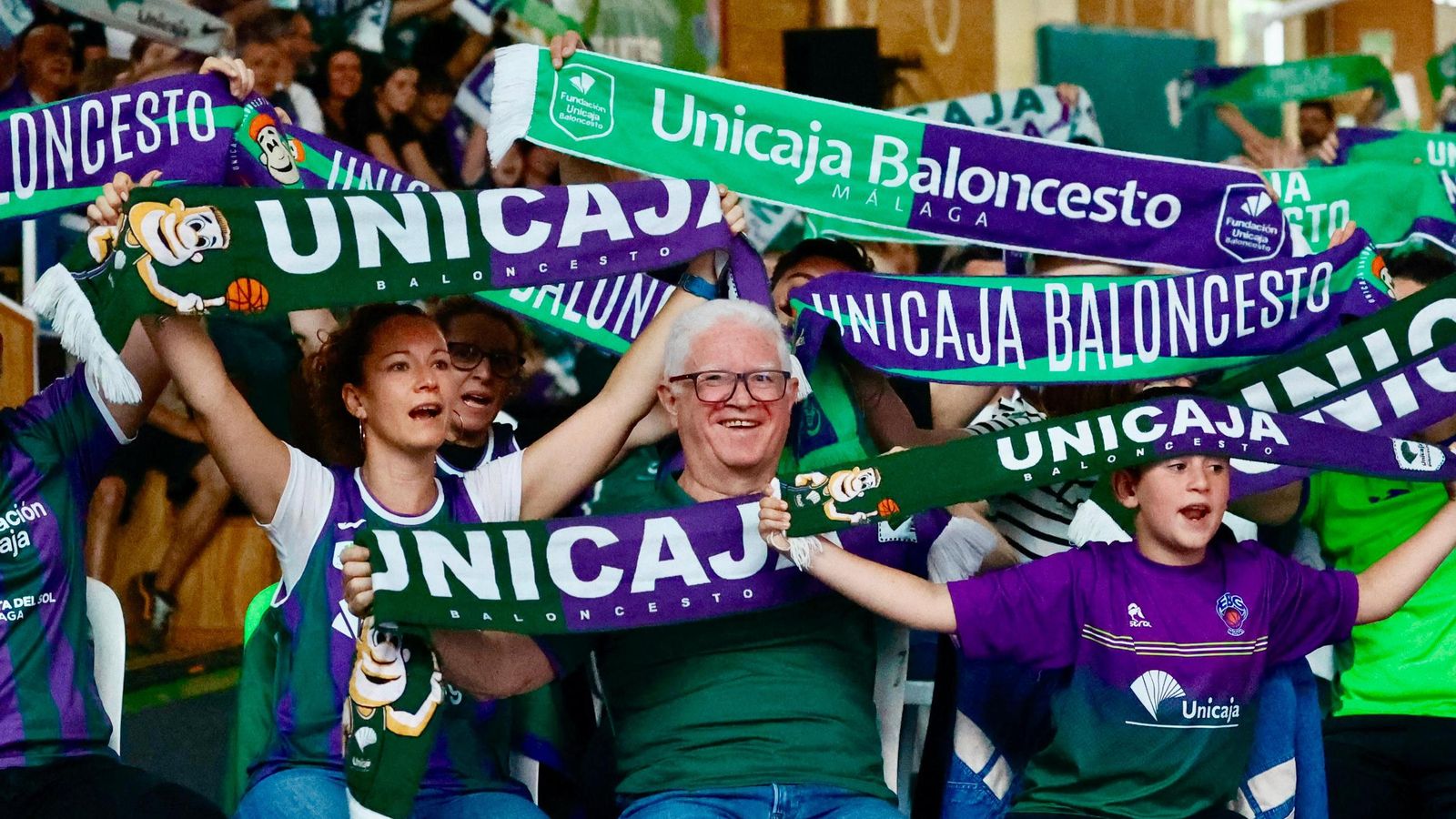 La locura en Los Guindos: ¡Búscate durante la final de BCL del Unicaja!
