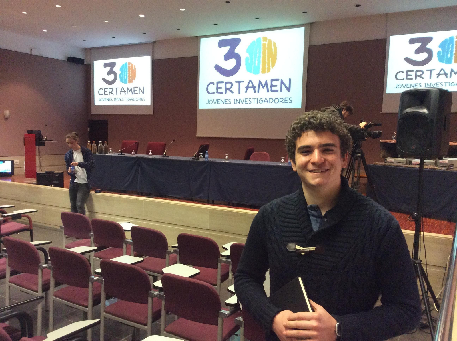 El profesor Germán González, en el XXX Certamen de Jóvenes Investigadores.