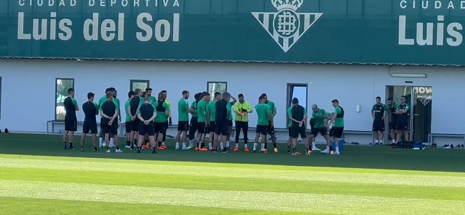 Una captura del vídeo del pasillo a Joaquín.