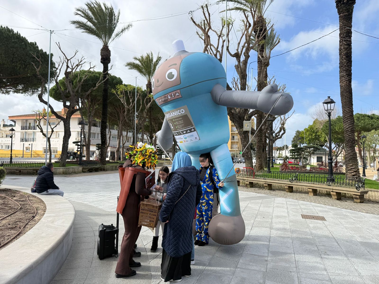 Las fotos de la campaña 'Este marrón vale la pena' en San Roque